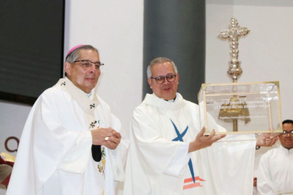 La PUCE celebra su Jubileo rumbo a los 80 años con una cápsula del tiempo y 80 historias que unirán generaciones hasta su centenario en 2046.