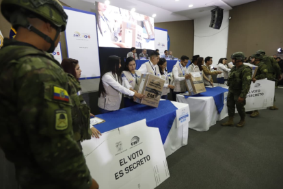 El CNE última detalles para la jornada electoral.