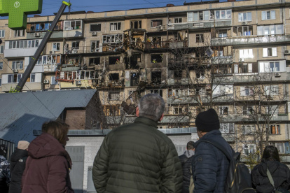 Un edificio alcanzado por un ataque ruso sobre Kiev.