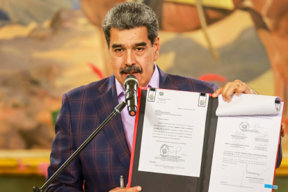 Nicolás Maduro durante un acto de gobierno en Caracas, donde anunció la creación de comandos de defensa ante el despliegue militar de EE.UU.