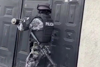 Autoridades ejecutan allanamientos en Manta, Portoviejo y Montecristi por presunta red de robos.