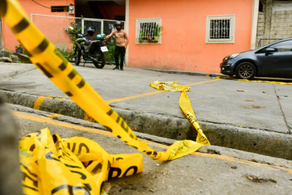 Las víctimas fueron atacadas a través de la ventana de una vivienda en este sector del norte de Guayaquil.