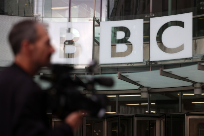 La cadena británica BBC se disculpó con Donald Trump, pero negó la posibilidad de indemnizarlo por la edición de su discurso en un documental que publicó.