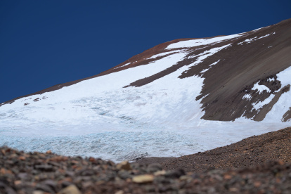 Fuerte rechazo ha generado la iniciativa del presidente de Argentina, Javier Milei, para impulsar la minería en áreas cercanas los glaciares de la Cordillera de los Andes.