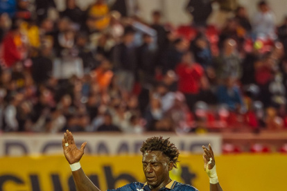 Roberto La Tuka Ordoñez hizo el gol de la clasificación de Cuenca Jrs a la semifinal.