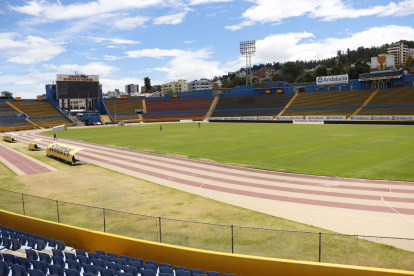 El estadio Olímpico Atahualpa, inaugurado en 1951, ha perdido fuerza ante otros escenarios de Quito, en medio de las varias promesas incumplidas de una renovación.