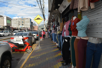 TUNGURAHUA. EN EL TAMBO DE PELILEO EXISTEN AL MENOS 300 LOCALES COMERCIALES DE PRENDAS ELABORADAS EN TELAS JEAN,
AG-EXTERNO