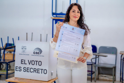 Luisa González ejerció su derecho al voto en Manabí.