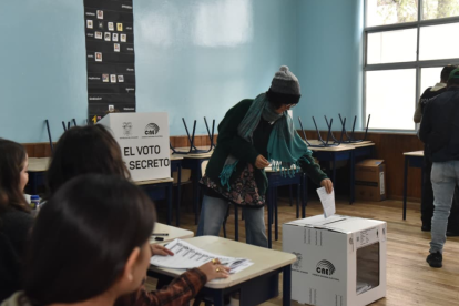 En el colegio Benalcázar, ubicado en el norte de Quito, la jornada electoral se lleva a cabo con normalidad