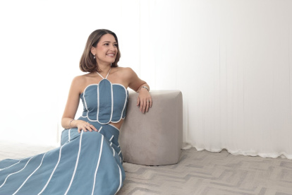 Beatriz apoya el diseño nacional con cada pieza que luce.