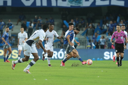 Emelec y Liga de Quito se enfrentarán en la semifinal de la Copa Ecuador 2025.