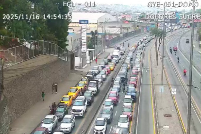 El tránsito colapsó en un tramo de la vía a Daule, en el norte de Guayaquil, la tarde de este domingo 16 de noviembre.