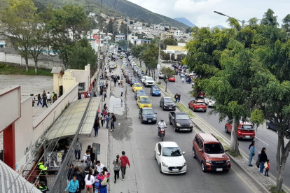 La congestión afectó los exteriores de los centros de votación de El Condado, Pomasqui y Carcelén, en el norte de Quito.
