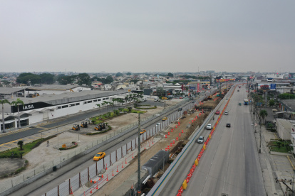 La construcción de pasos a desnivel, como el de la avenida Juan Tanca Marengo, ha sido cuestionada por especialistas en EXPRESO, que piden planificar en función del peatón.