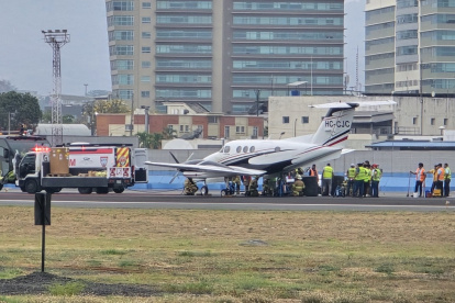 La pista del aeropuerto de Guayaquil estuvo cerrada la tarde de este domingo 16 de noviembre.
