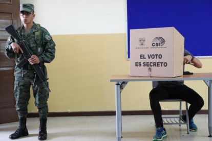 Quienes no hayan ejercido su derecho al voto deberán pagar una multa al CNE.