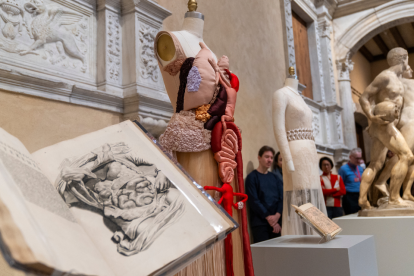 Descubre las nuevas galerías Condé Nast y las piezas que exploran el cuerpo y la moda