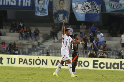 Michael Estrada festeja tras marcar el primer gol de Liga de Quito ante Emelec.