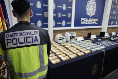 En la imagen, droga incautada por la Policía Nacional española, junto con la Administración de Control de Drogas de Estados Unidos (DEA) y autoridades policiales de Países Bajos.