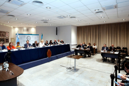 Autoridades judiciales argentinas reunidas durante una sesión clave del proceso por la causa Maradona.