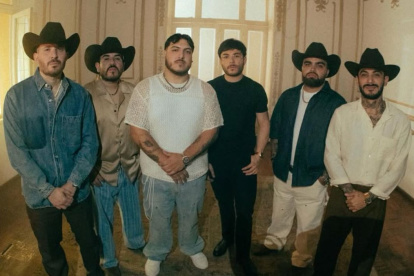 El grupo Frontera para la canción Échame la mano