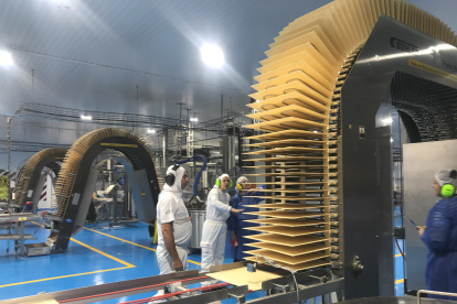 Los trabajadores de las empresas privadas esperan el pago del bono navideño.