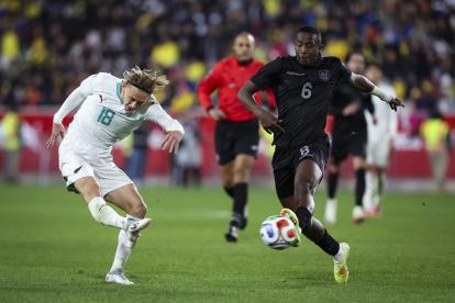 Willian Pacho (d), defensa de la selección de Ecuador.