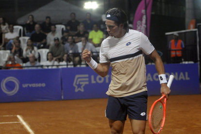 El ecuatoriano Álvaro Guillén venció en el debut a su coterráneo Emilio Camacho.