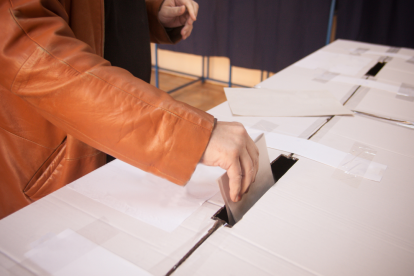 No votar no solo tiene consecuencias económicas sino administrativas.