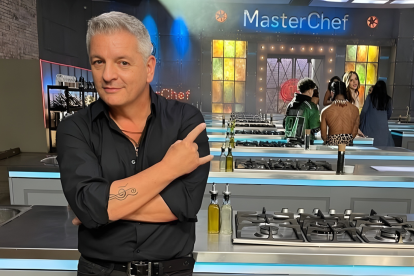 Riccardo Perotti, la leyenda musical que ahora cocina para una nueva generación en MasterChef Celebrity.