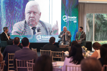 Empresarios y analistas económicos se reunieron ayer en la UEES, para proyectar los posibles desafíos del 2026.