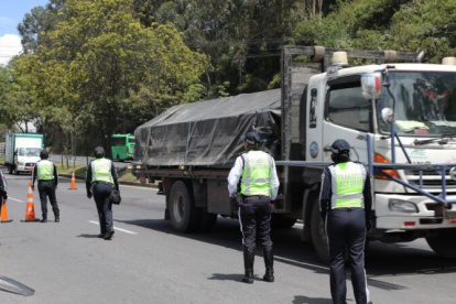 La AMT intensificó los controles a vehículos pesados en la av. Simón Bolívar y Ruta Viva.