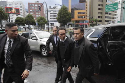 El excandidato presidencial Christian Zurita reaccionó a una orden de detención en su contra.