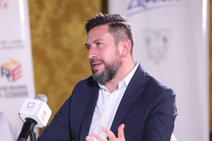 Álvaro Rosero da un paso al costado y renuncia al Ministerio de Gobierno tras su polémica designación