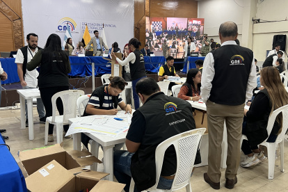 El escrutinio de votos empezó al término de la jornada de votaciones que se realizó el domingo 16 de noviembre.