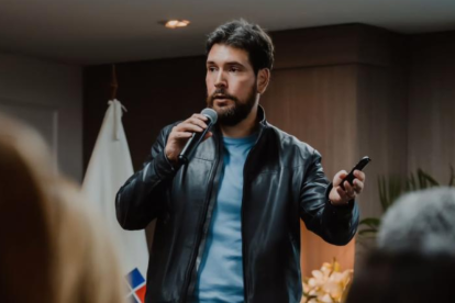 El ex candidato a la presidencia Jan Topic da un mensaje a Christian Zurita.