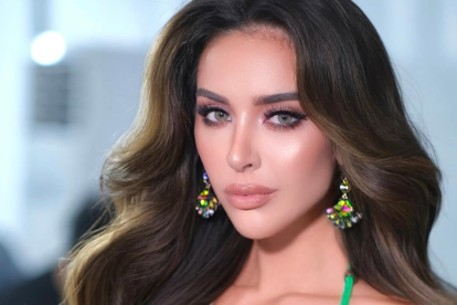 Nadia Mejía, representante de Ecuador en Miss Universo 2025, durante uno de los eventos previos en Tailandia donde destacó por su carisma, elegancia y presencia escénica.