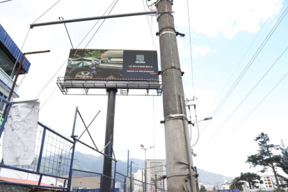 En vallas de cinco sectores de Quito se colocó el mensaje de seguridad vial.