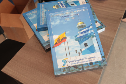 PRESENTACION DE LIBRO BICENTENARIO DE GUAYAQUIL... FD MIGUEL CANALES... 20 11 2025 AG-EXTERNOS