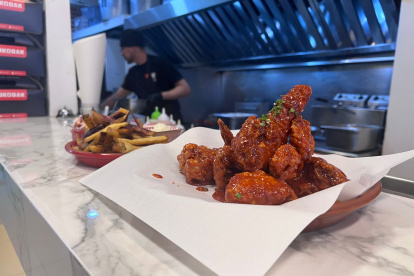 El pollo frito coreano es el plato más solicitado de la gastronomía de ese país.