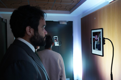 Figura. Edgar Lama (centro), entonces ministro de Salud, presentó en marzo la app CNT Salud con HealthBird.