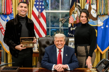 Cristiano Ronaldo, su prometida Georgina Rodríguez y el presidente de Estados Unidos Donald Trump, en la Casa Blanca.