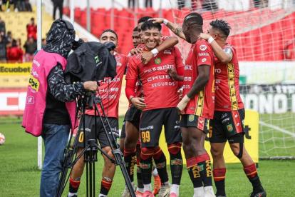 Deportivo Cuenca busca una victoria ante El Nacional.