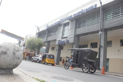 Fachada del edificio del Municipio de Daule.