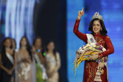 Miss Mexico es Fátima Bosch, reacción a su coronación como Miss Universo 2025.