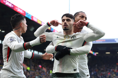 Pedro Neto anotó en el triunfo de Chelsea ante Burnley en Premier League.