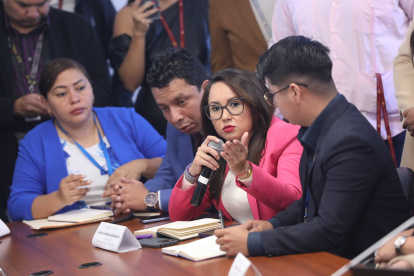Nataly Morillo, la ahora exasambleísta de ADN se enfrentó con el alcalde de Guayaquil Aquiles Álvarez en una ssión del 21 de octubre de 2025.