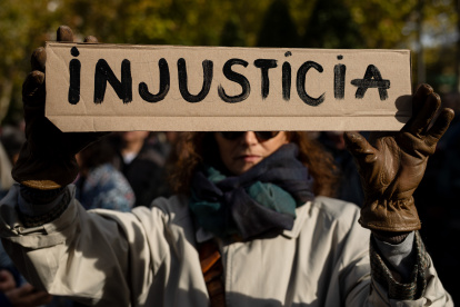 Miles marcharon este domingo hasta el Tribunal Supremo de España para rechazar la decisión de inhabilitar al fiscal general Álvaro García.