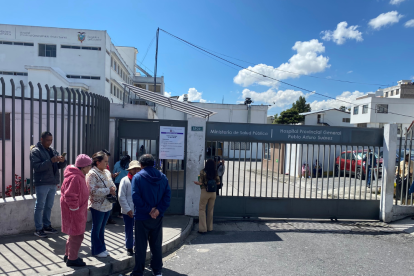 En el Hospital Pablo Arturo Suárez, en la calle Ludeña, norte de Quito.