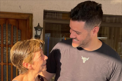 Carlos Luis Andrade con su querida mamá.